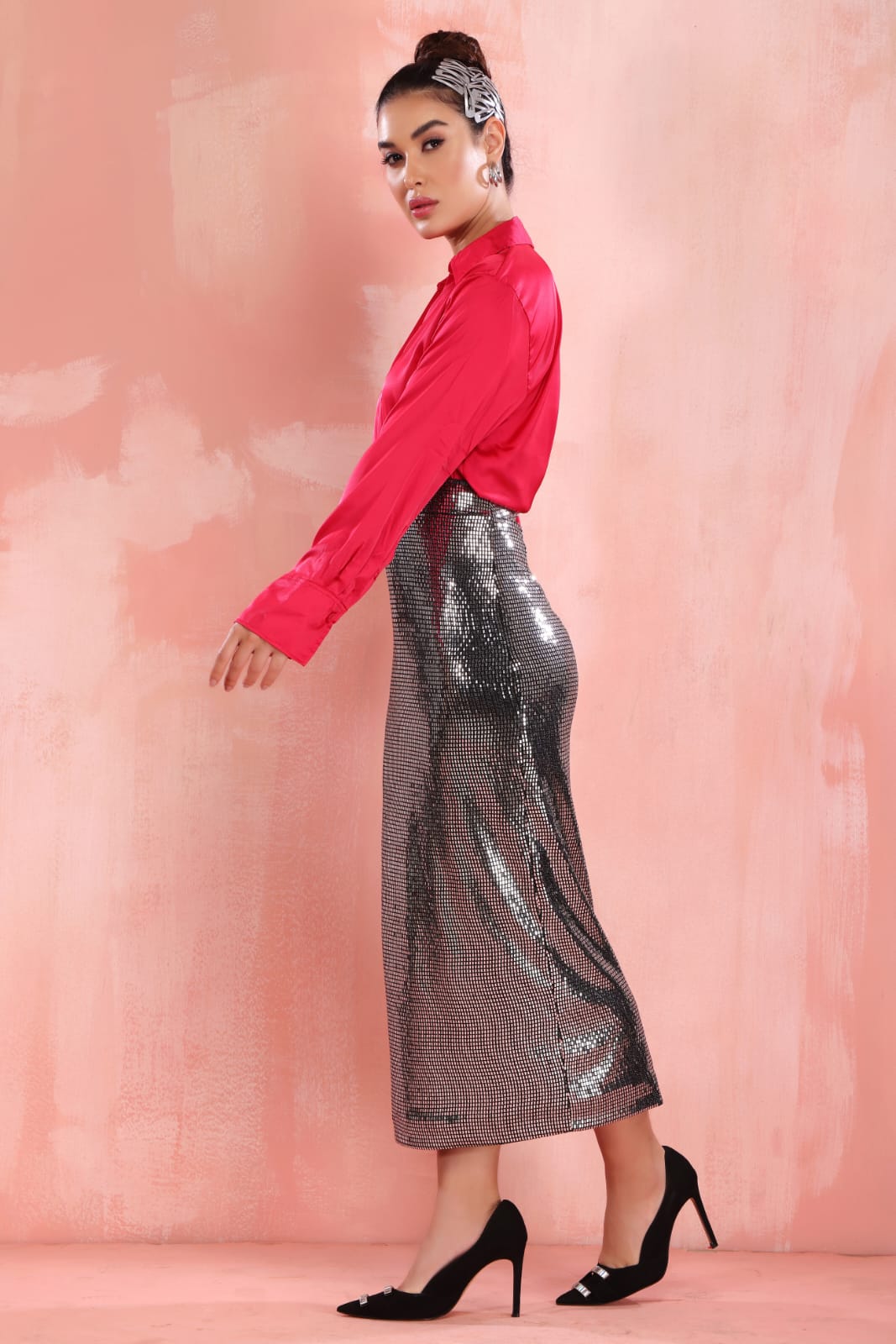 Elegant silver sequin bodycon skirt for women glamorous evening wear outfit