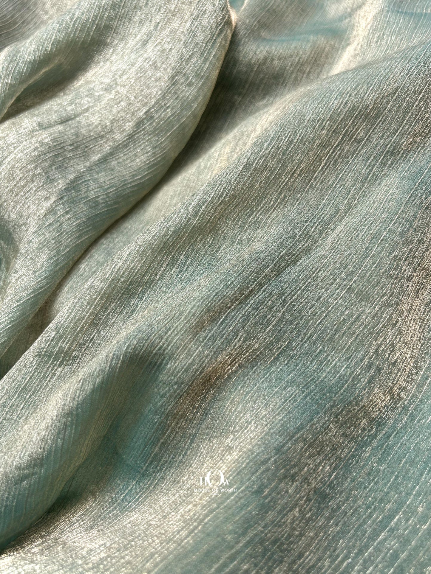 Wholesaler fabric: chiffon for wedding overlays and summer gowns – available by the meter in Delhi.
