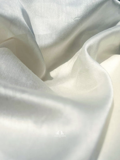 High-density 70 gram dyeable Mul Chanderi fabric – used in ethnic tailoring, available with suppliers in Banaras and Varanasi. Heavyweight mul chanderi.