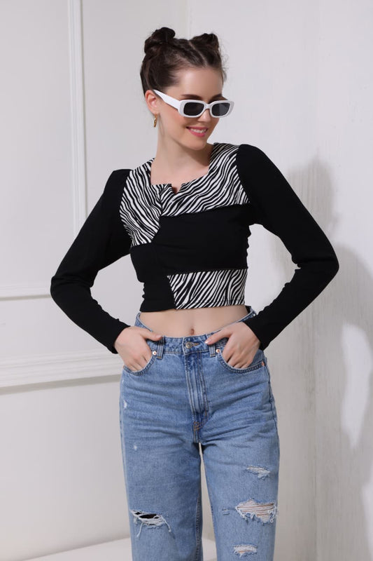 Black women’s fashion t shirt with textured detail, casual regular fit top for daily wear