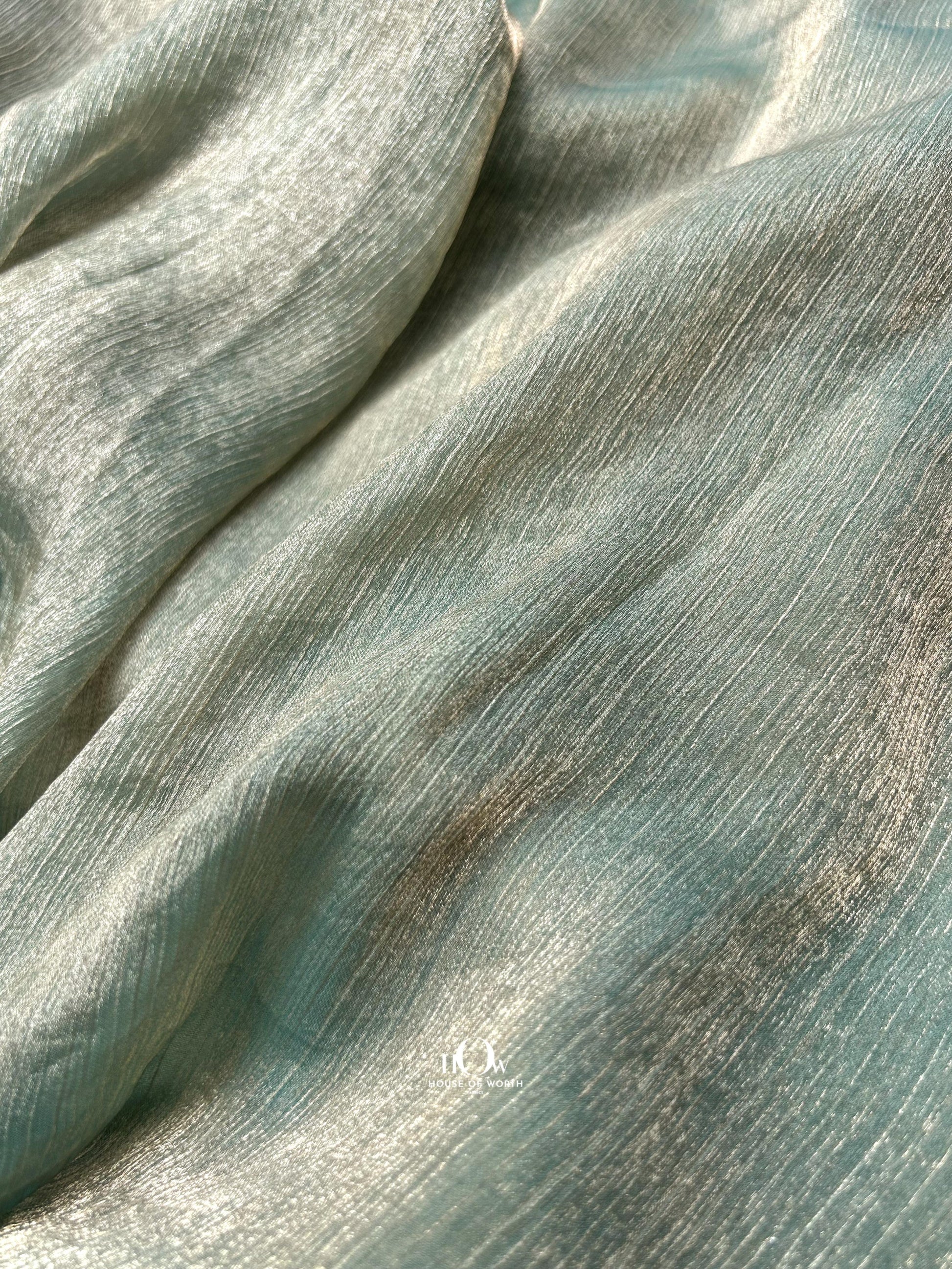 Wholesaler fabric: chiffon for wedding overlays and summer gowns – available by the meter in Delhi.
