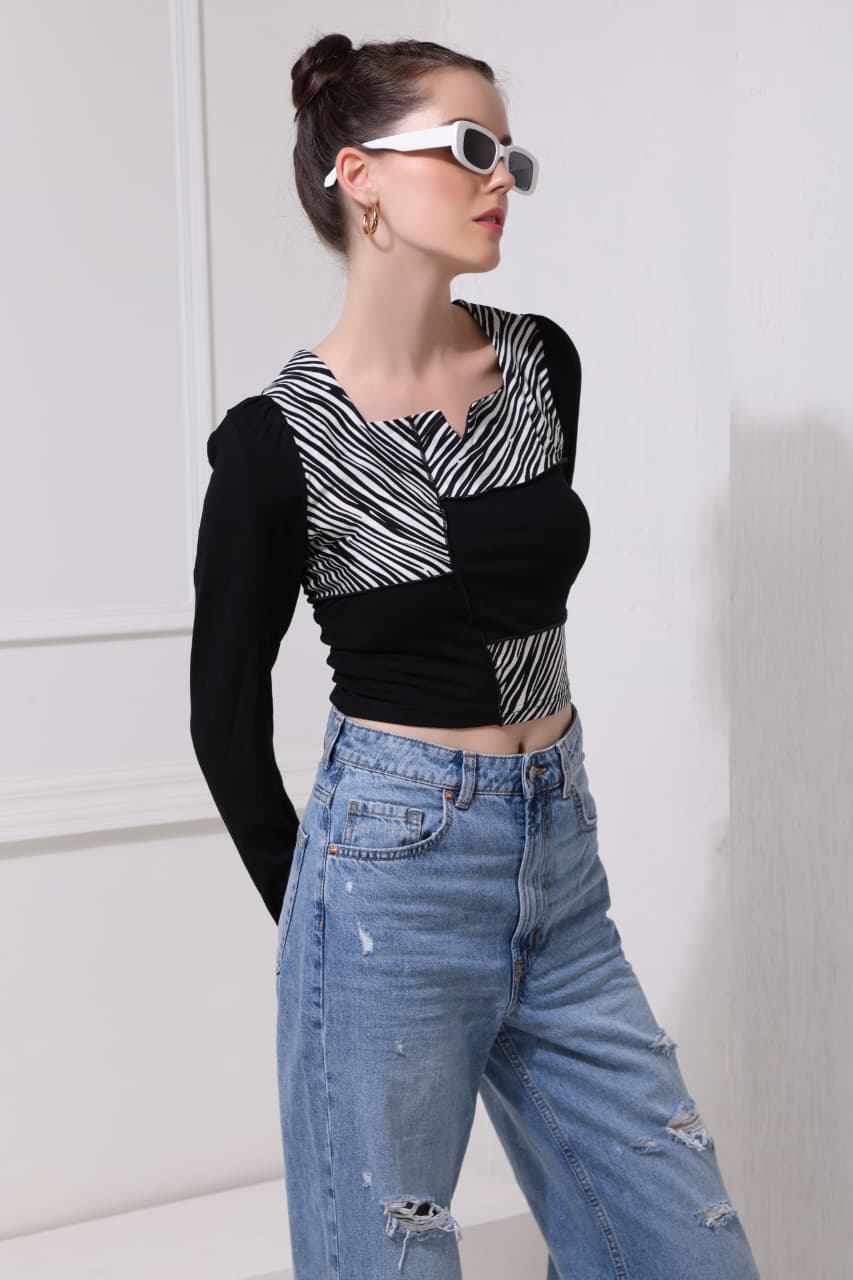 Stylish black everyday women’s t shirt with short sleeves, versatile summer wardrobe piece